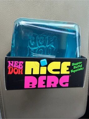 NeeDoh Nice Berg Super Solid Squish - Clear blue